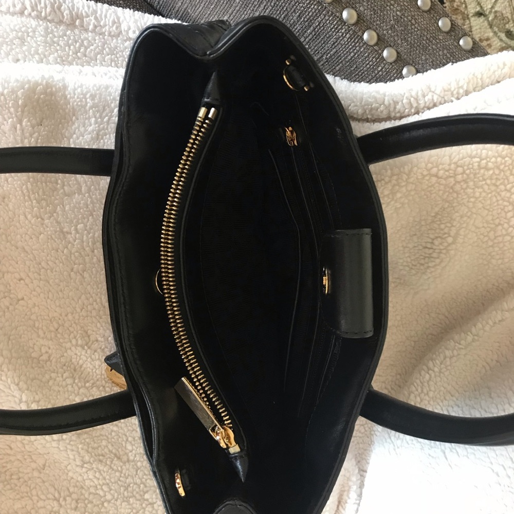 Michael Kors Medium Quilted Leather Satchel! - Picture 3 of 3